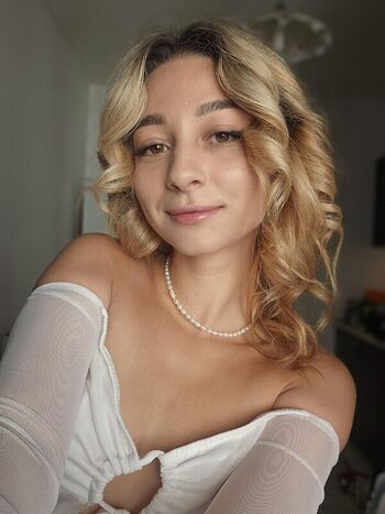 Full leaked Alieness private onlyfans photo