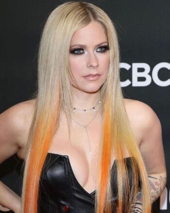 Full leaked Avril lavigne private onlyfans photo