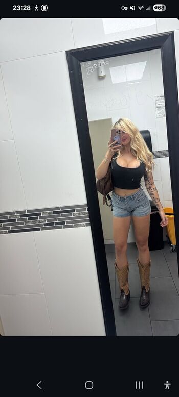 Full leaked Bzbodyshop private onlyfans photo