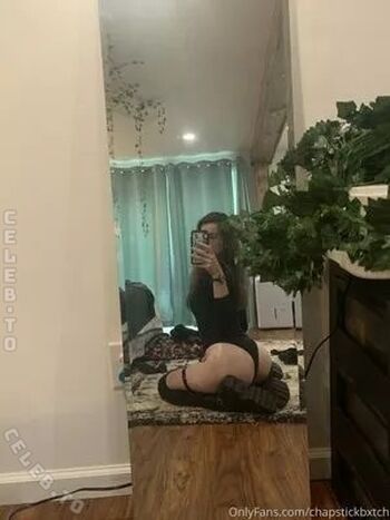 Full leaked Chapstickbxtch page private onlyfans photo
