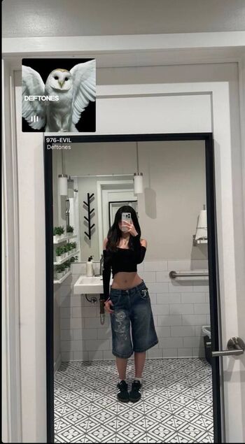 Full leaked Cinnymun private onlyfans photo