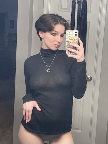 Full leaked Comfygrimrose private onlyfans photo