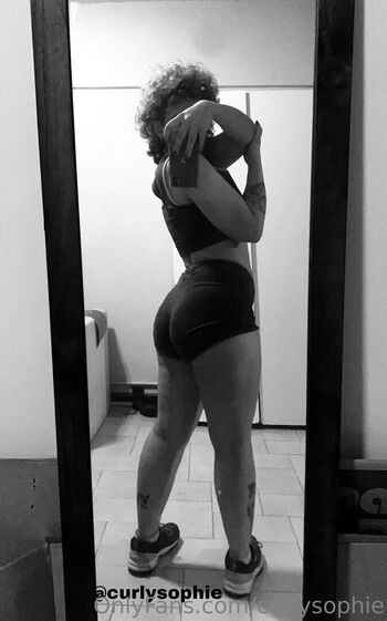 Full leaked Curlysophie page private onlyfans photo