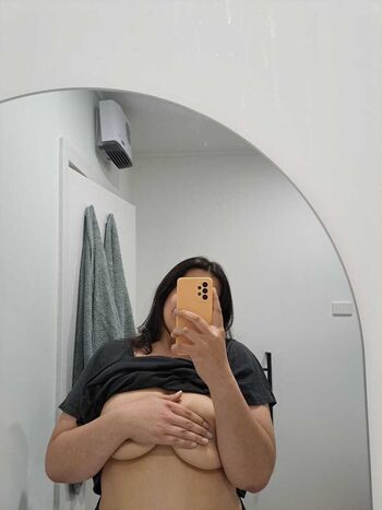 Full leaked Curvycleo private onlyfans photo