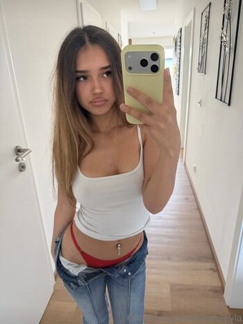 Full leaked Deineeleyla private onlyfans photo