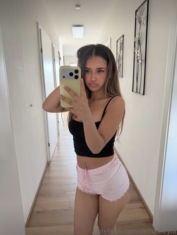 Full leaked Deineeleyla private onlyfans photo