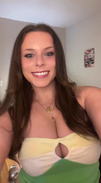 Full leaked Elizabeth owens private onlyfans photo