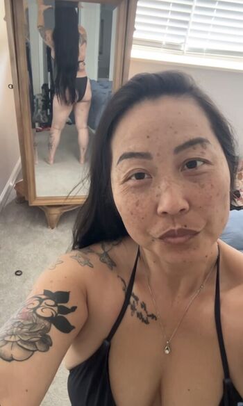 Full leaked Emelh private onlyfans photo
