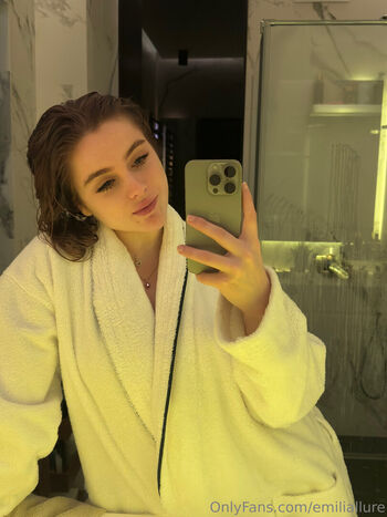 Full leaked Emiliallure private onlyfans photo