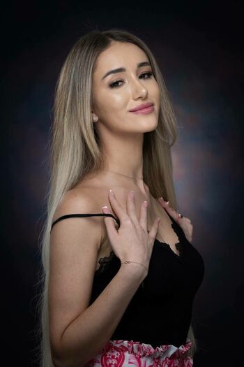 Full leaked Emilyraymont private onlyfans photo