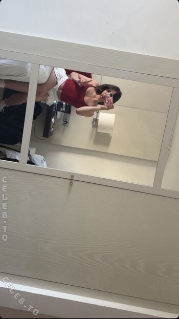 Full leaked Emilyynl private onlyfans photo