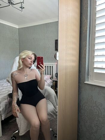 Full leaked Emzeeni private onlyfans photo