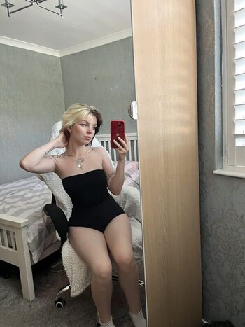 Full leaked Emzeeni private onlyfans photo