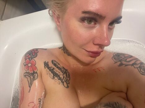 Full leaked Emzlouxo private onlyfans photo