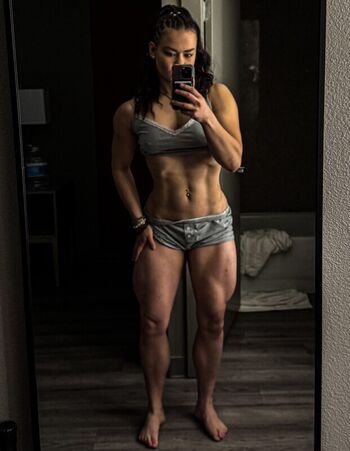 Full leaked Fitbyshull private onlyfans photo