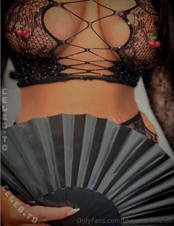 Full leaked Foxyone offziell private onlyfans photo