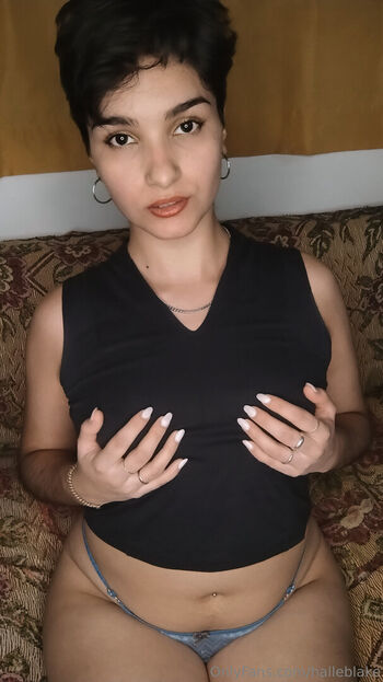 Full leaked Halleblake private onlyfans photo