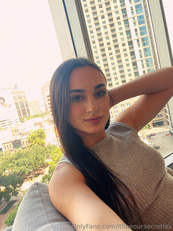 Full leaked Itllbeoursecretlex private onlyfans photo
