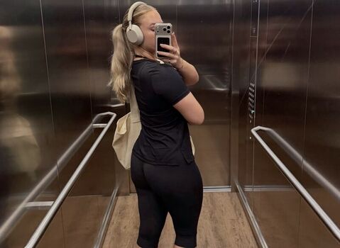 Full leaked Izzy swin private onlyfans photo