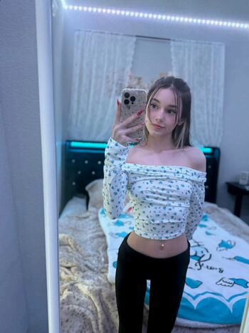Full leaked Izzyuwuu private onlyfans photo