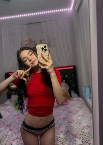 Full leaked Izzyuwuu private onlyfans photo