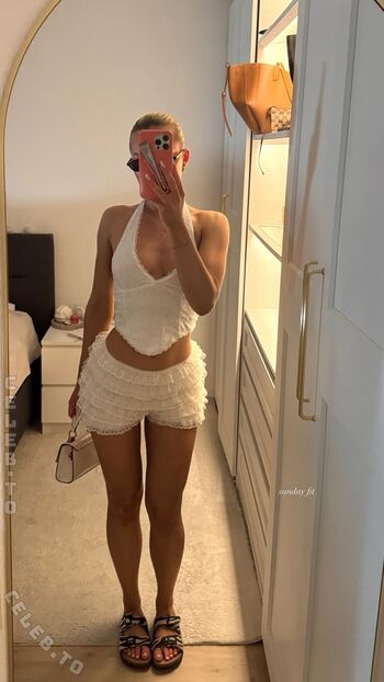 Full leaked Jenny lbx private onlyfans photo