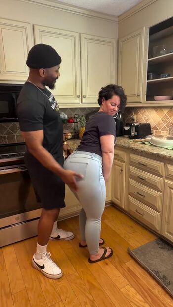 Full leaked Joelandhannah canfly private onlyfans photo