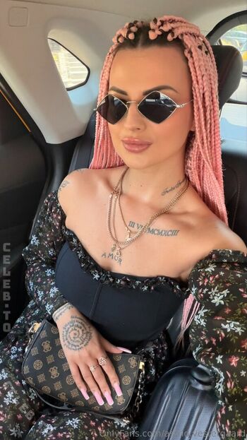 Full leaked Karolinka ofi private onlyfans photo