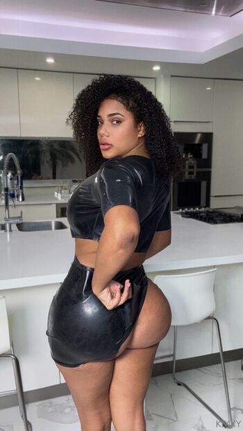 Full leaked Kixxy private onlyfans photo