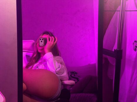 Full leaked Ksxaanx private onlyfans photo