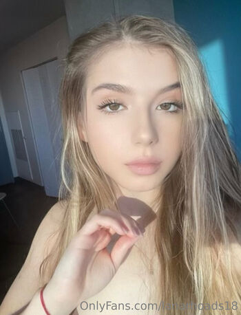 Full leaked Lanarhoads private onlyfans photo