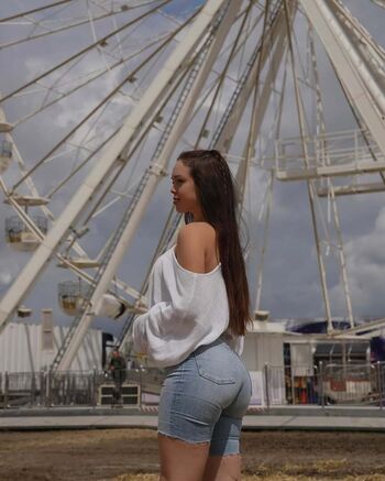 Full leaked Lara stxx private onlyfans photo