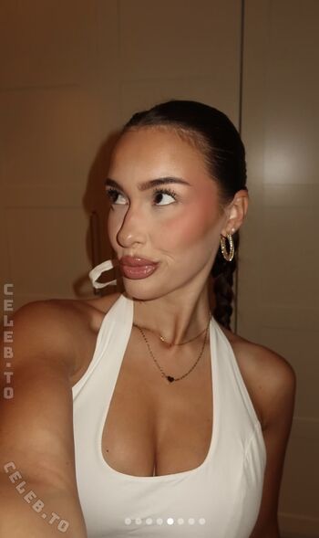 Full leaked Larabeu private onlyfans photo