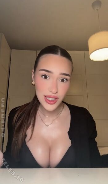 Full leaked Larabeu private onlyfans photo