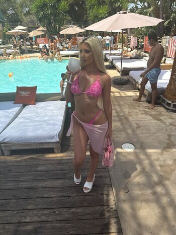 Full leaked Larisa ceh private onlyfans photo