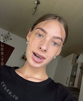 Full leaked Lucywhoelse page private onlyfans photo