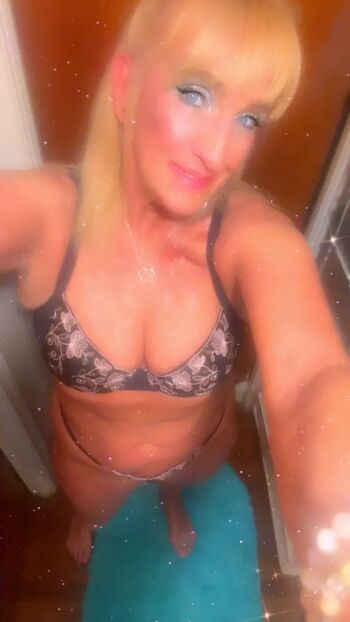 Full leaked Misssmiles private onlyfans photo