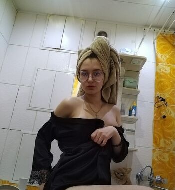 Full leaked Model olya private onlyfans photo