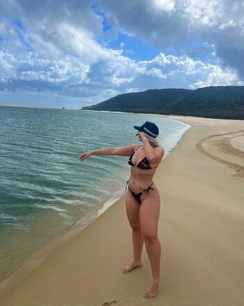 Full leaked Mollyymae private onlyfans photo