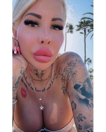 Full leaked Monamonique private onlyfans photo