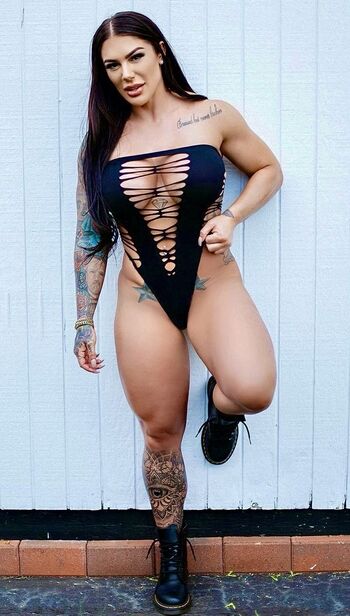 Muscle Bombshell