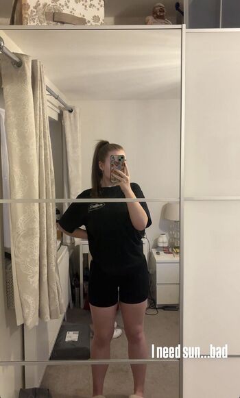 Full leaked Peachylivv private onlyfans photo