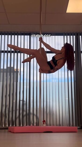 Full leaked Pole dance private onlyfans photo