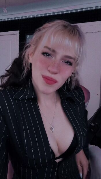 Full leaked Rubberduckiejo private onlyfans photo