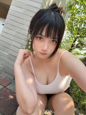 Full leaked Senyeyezi private onlyfans photo