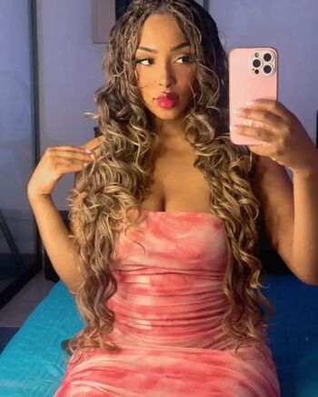 Sia Adams
