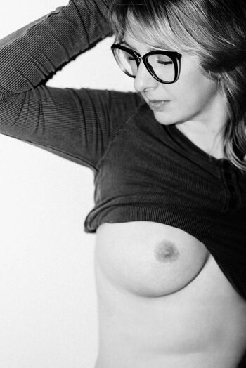 Full leaked Thevickeemuse private onlyfans photo