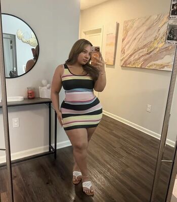 Full leaked Thick baddie private onlyfans photo