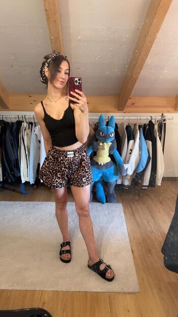 Full leaked White paws private onlyfans photo