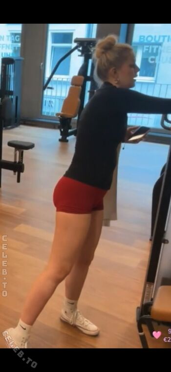 Full leaked Xmiaa private onlyfans photo
